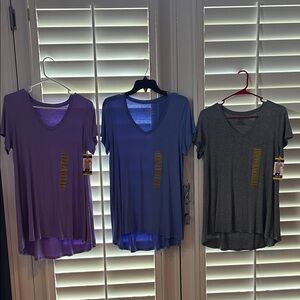 New HUE size M Women's Short Sleeve V-Neck Tops - Lavender, Blue, Charcoal